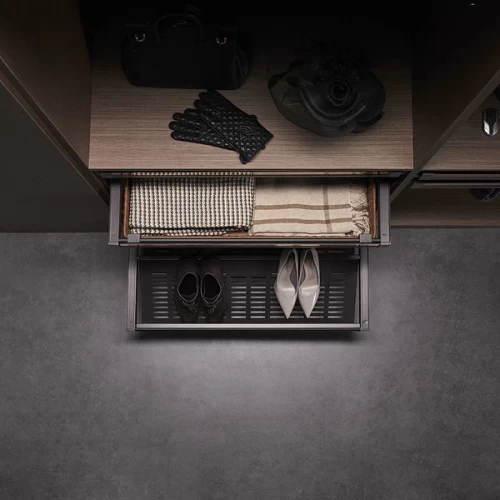 Выдвижная полка для обуви со стекл панелью Unihopper в базу 900мм с доводчиком clip-on NAKA