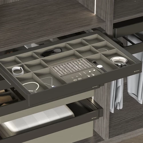 Выдвижная полка для аксессуаров серая кожа Unihopper в базу 600мм с доводчиком clip-on MONIKA