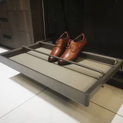 Выдвижная полка для обуви Unihopper в базу 900мм с доводчиком clip-on MONIKA